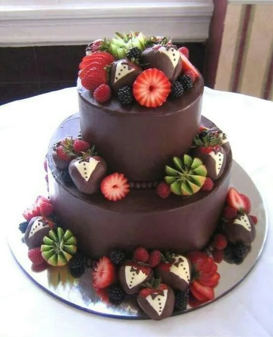 Pastel de chocolate y frutas. | Cake | Pinterest | Pastel ...