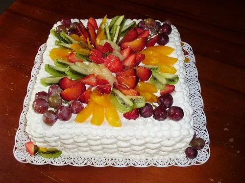 Pastel decorado con frutas - Imagui