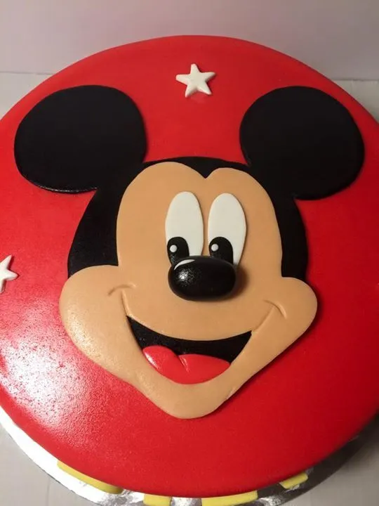 Pastel de fondant dibujos Mickey Mouse | Fani's Cakes