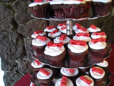 Pastel de Quince Años Precioso Pastelito y Cupcakes - YouTube