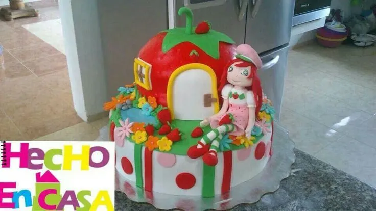 Pastel de Rosita Fresita y Cupcakes. www.vocoacreaciones.com ...