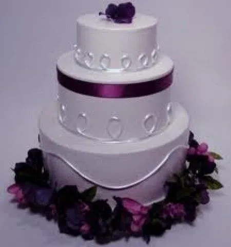 Pastel para boda en color morado - Foro Banquetes - bodas.com.mx
