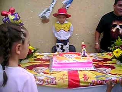Piñatas de jessie la vaquerita - Imagui
