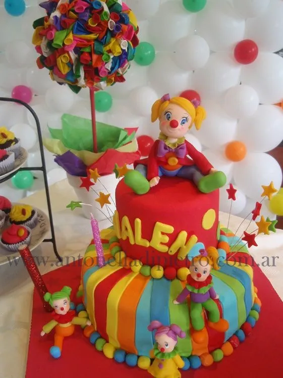 Torta de cumpleaños con payasos y payasas | pasteles | Pinterest ...
