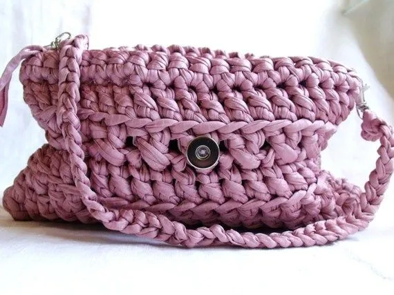 Patrón bolso rosa de crochet en inglés por Patchamano en Etsy