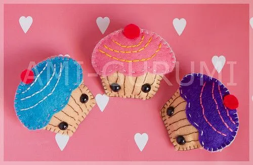 AMI-gurumi: Cupcakes de fieltro (broches)