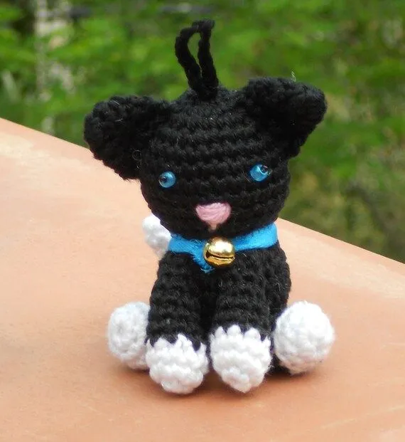 Patrón de ganchillo llavero perritos o gatitos por wolgeit en Etsy