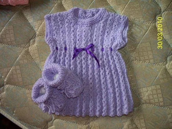 Patrones de vestidos de bebé tejidos a dos agujas - Imagui
