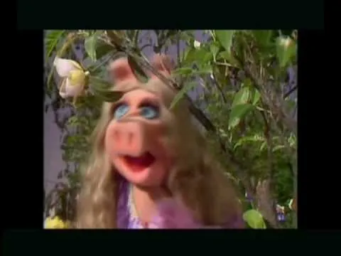 Peggy from muppets Vs Arch Enemy, Peggy de los muppets cantando ...
