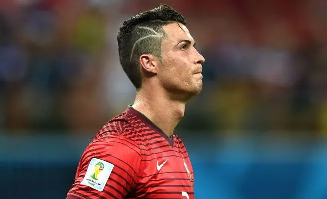 El peinado de Cristiano Ronaldo, todo un misterio -- Qué.es --