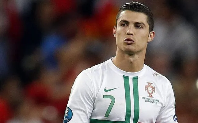 El peinado de Cristiano Ronaldo seguía perfecto" - SPORT