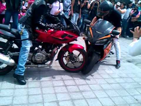 Peleas d motos - YouTube