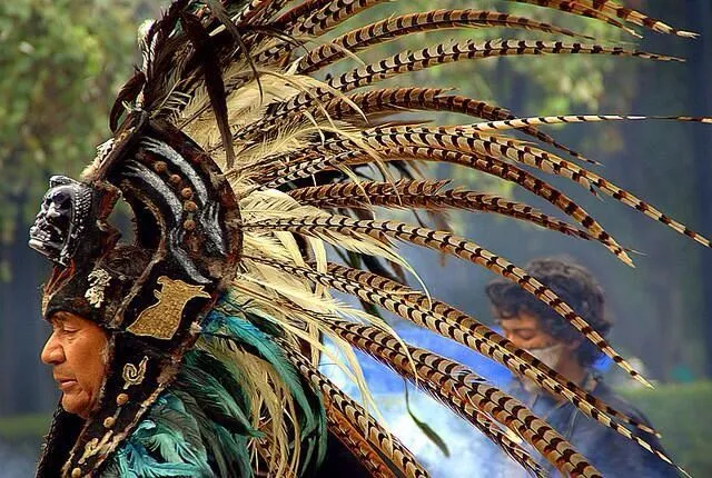 Penacho de plumas | ¡¡VIVA MÉXICO!! | Pinterest