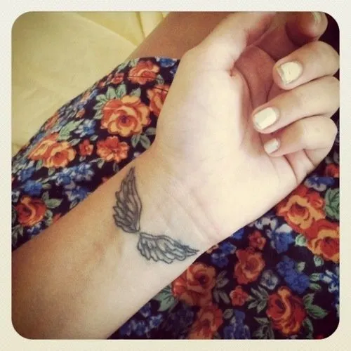 Tatuajes de alas pequeñas - Imagui