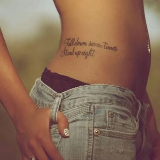 Pequeño tatuaje que dice “Fall down seven times,... - Pequeños ...
