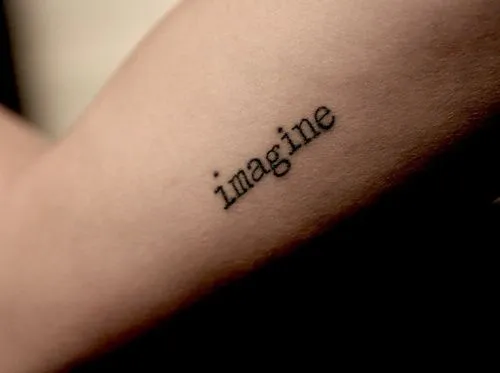 Pequeños Tatuajes | pequeño tatuaje de la palabra "imagine", que ...