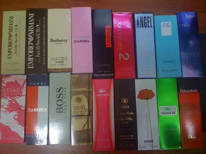 Perfumes en el original cajas de la marca-Perfume-Identificación ...