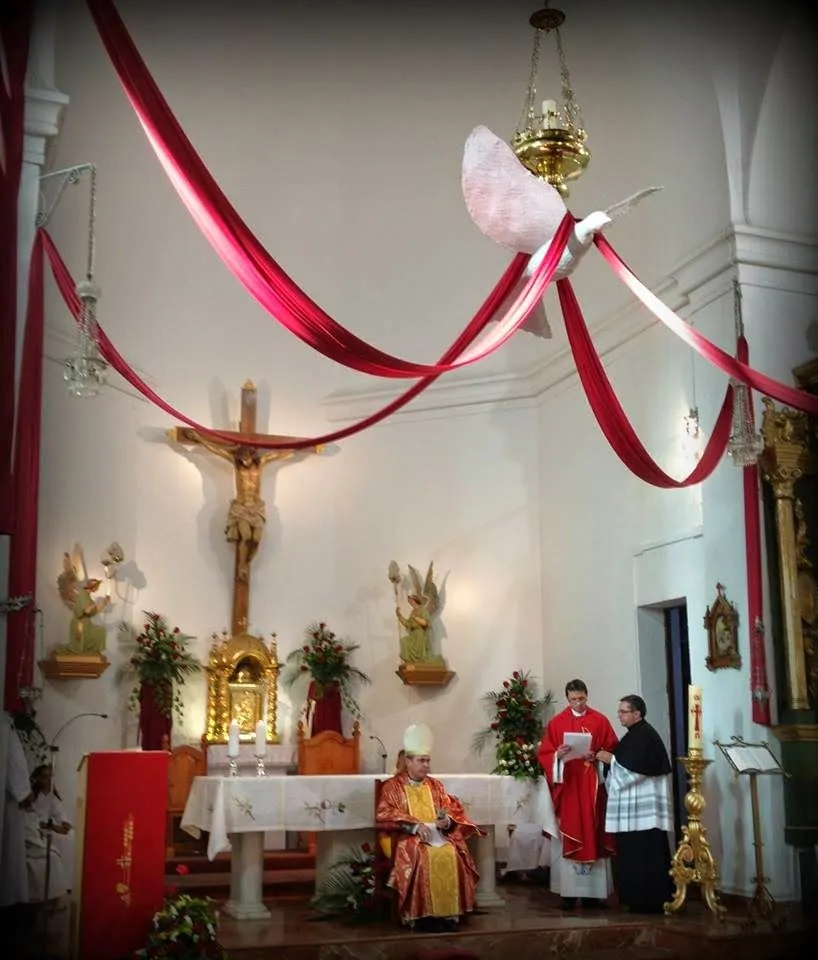 Periana y Pedanias: El obispo de Málaga visitó el pasado sábado la iglesia  de Periana durante el sacramento de confirmación.