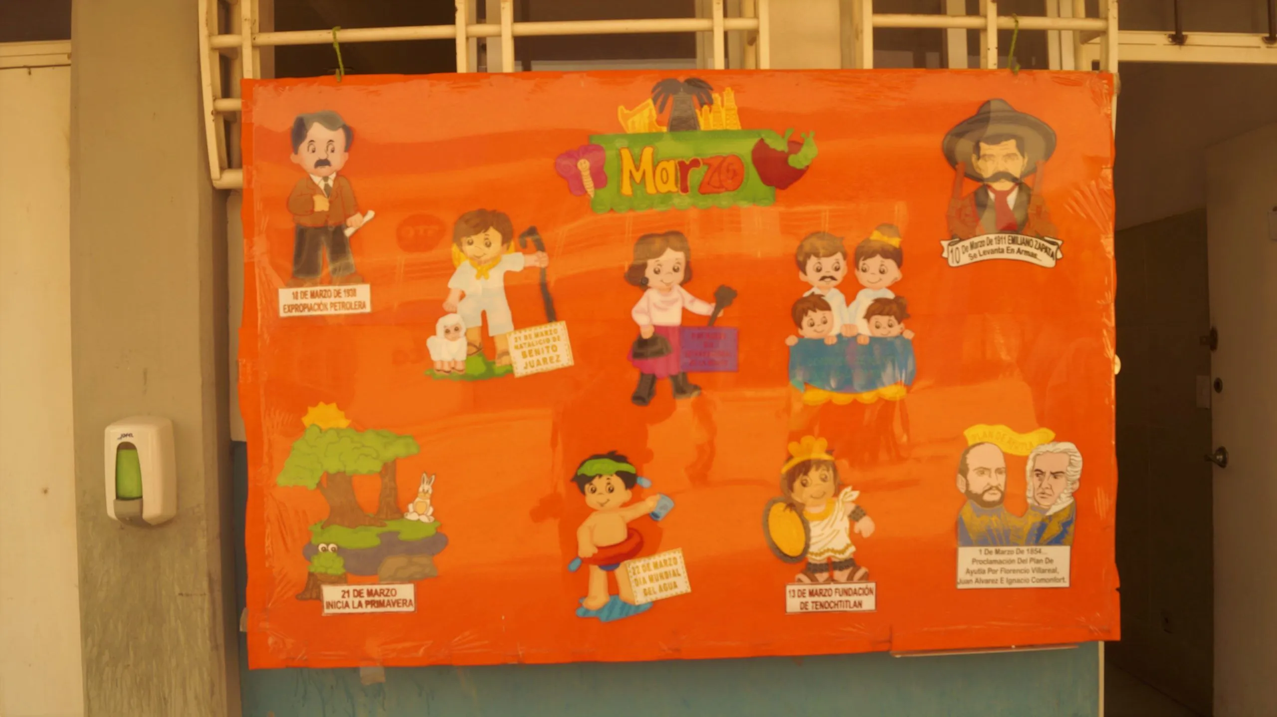 A través del periódico mural escolar se promueve la lecto-escritura –  Boletines Dependencias