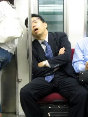 Personas durmiendo en los trenes de Japón | Humor asiático - Lo más ...