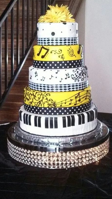 Piano and musical notes quinceañera cake | Quinceañera Cakes ...