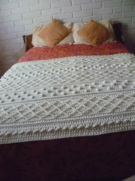 Pie de cama en crochet estilo Irlandés | Casa | Pinterest | Pies ...