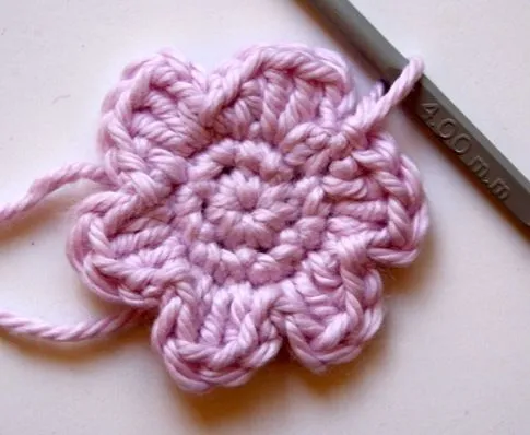 Pieces of me: No.22 Flor en crochet