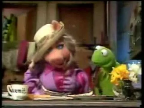 Piggy y Rene en La Pocilga-The Muppets Show - YouTube