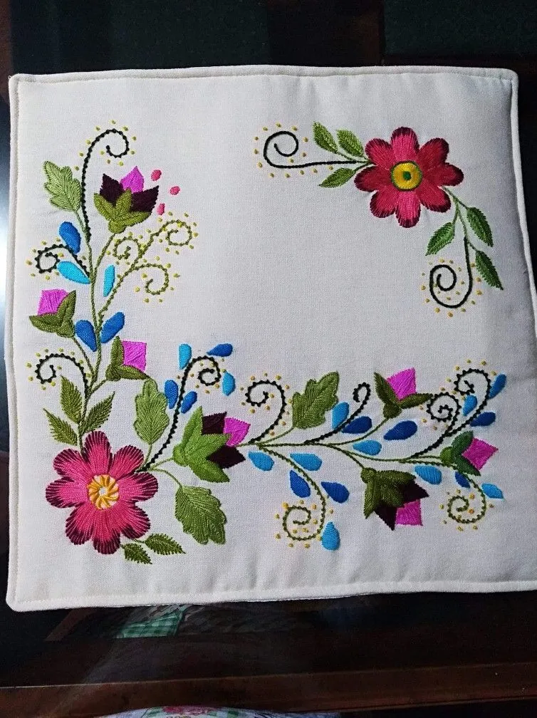 Pin by VERO RUEDA on Bordados | Hand embroidered pillows, Hand embroidery  art, Hand embroidery designs