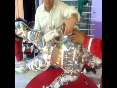 Piñata artesanal; desmolde - YouTube