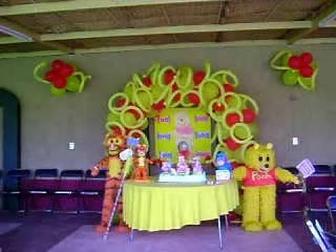 Piñatas y decoracion de oso con amigos realizado por la casa de ...