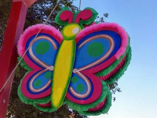 Piñatas de mariposas y flores - Imagui