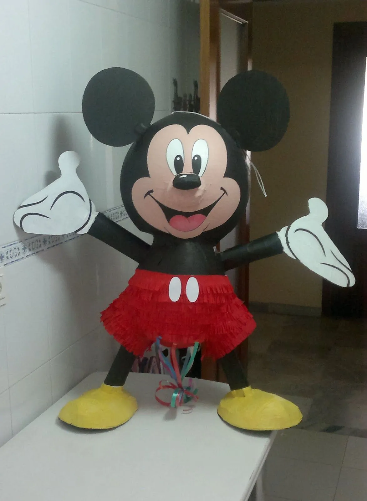 Como hacer una piñatas de Mickey Mouse - Imagui Como hacer una piñatas de Mickey Mouse - Imagui