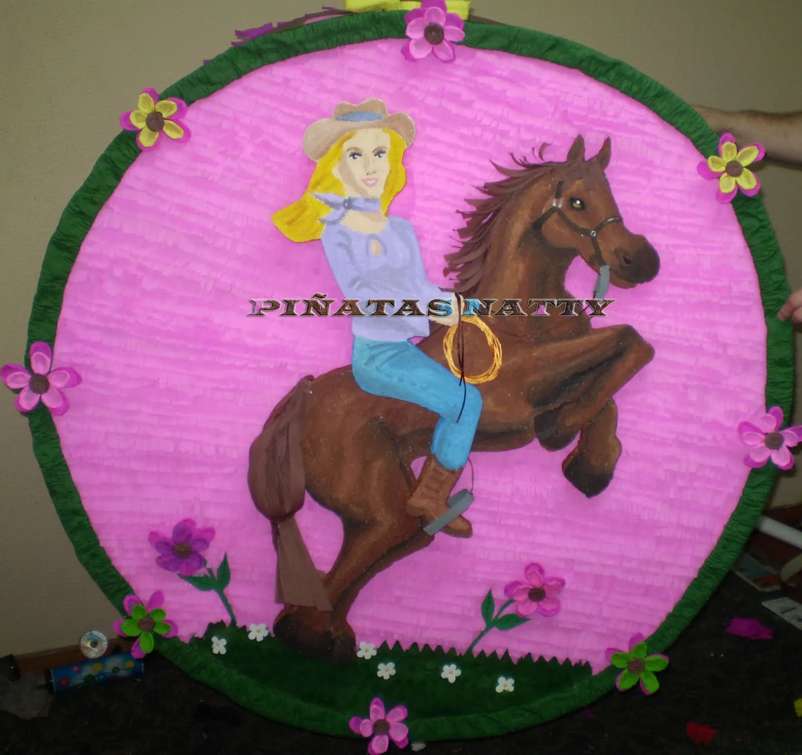 PIÑATAS NATTY: PIÑATA ENTAMBORADA (BARBIE LA VAQUERA) PIÑATAS NATTY: PIÑATA ENTAMBORADA (BARBIE LA VAQUERA)