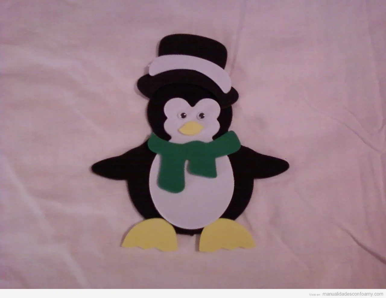 Pingüino de goma eva | Manualidades con Foamy | Fotos, vídeos ...
