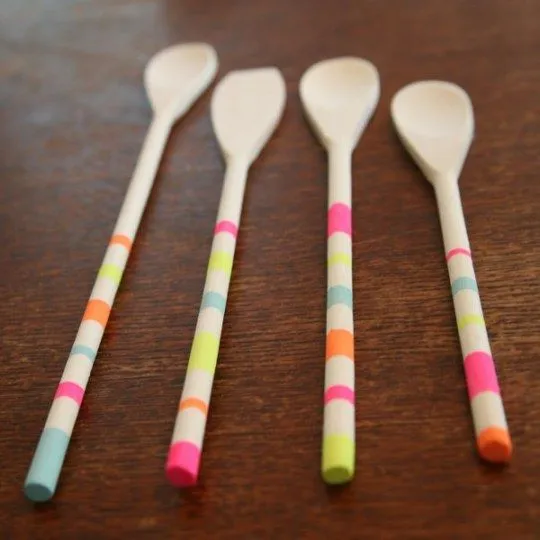 Pinta tus cucharas de madera para la cocina - Guía de MANUALIDADES