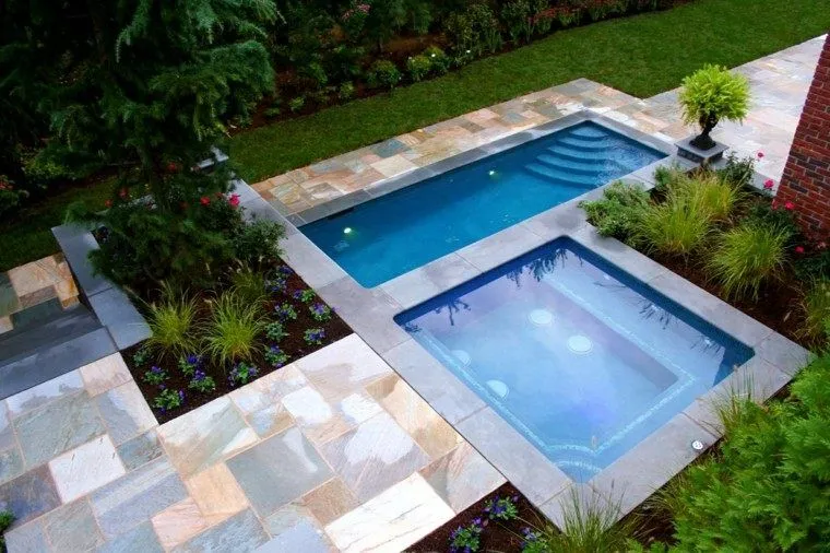 Una piscina pequeña en el patio trasero, un gran capricho
