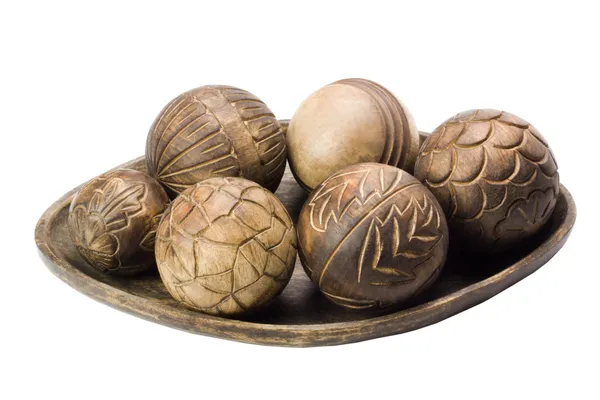 primer plano de bolas decorativas de madera en una bandeja — Foto ...