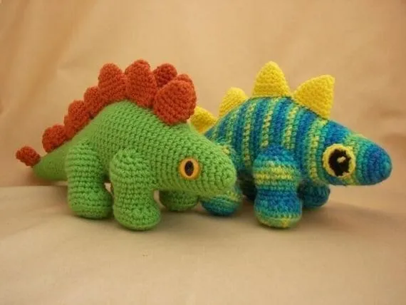 Platón el dinosaurio Stegosaurus Crochet por CraftyDebDesigns