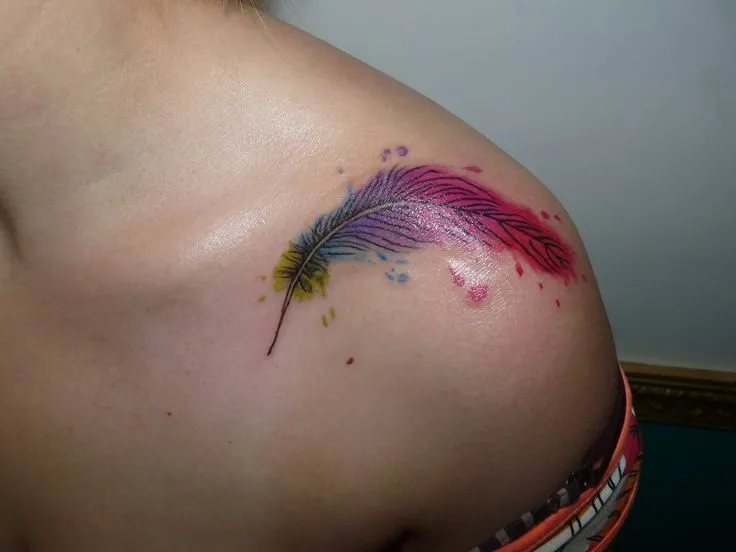 Pluma de colores - Tattoo | Arte Corporal..! | Pinterest
