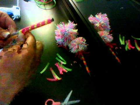 plumas decoradas con ponpones - YouTube