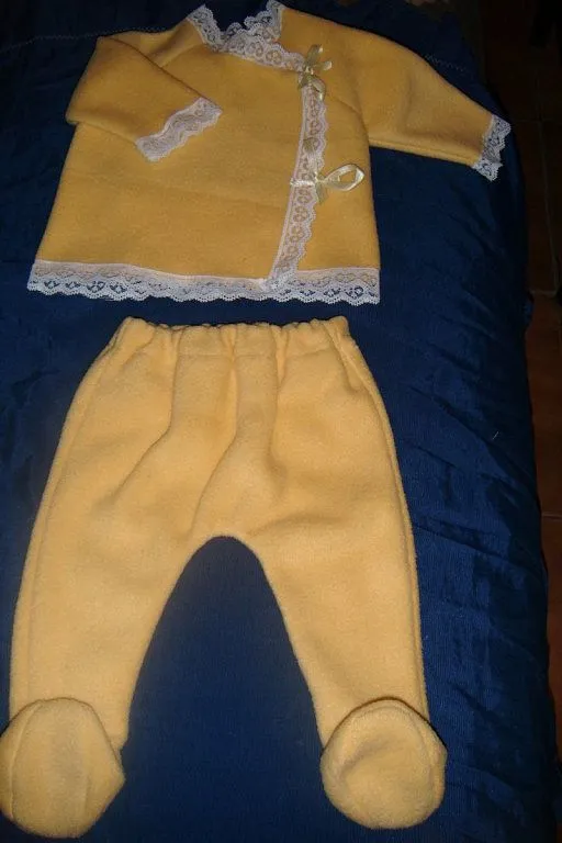 conjunto polar bebe | Aprender manualidades es facilisimo.com conjunto polar bebe | Aprender manualidades es facilisimo.com