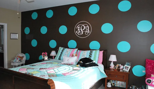 polka-dot-walls-tween-bedroom- ...