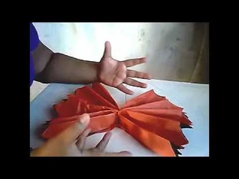 como hacer pompones de papel - YouTube