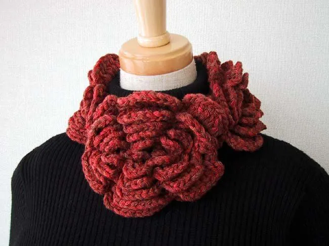 Un Poquito de Todo: patron cuello de flores a crochet
