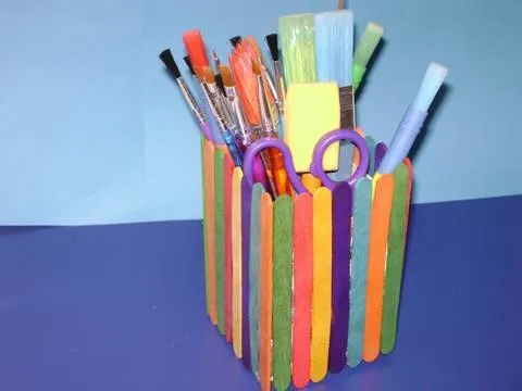 Como hacer un porta lapiz colorido con materiales reciclados - YouTube