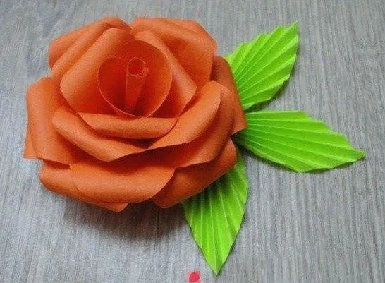 Flores de cartulina en 3D paso a paso ~ Portal de Manualidades