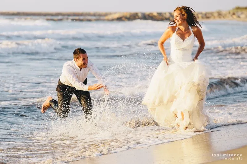 Postboda en playa al amanecer | toni miranda