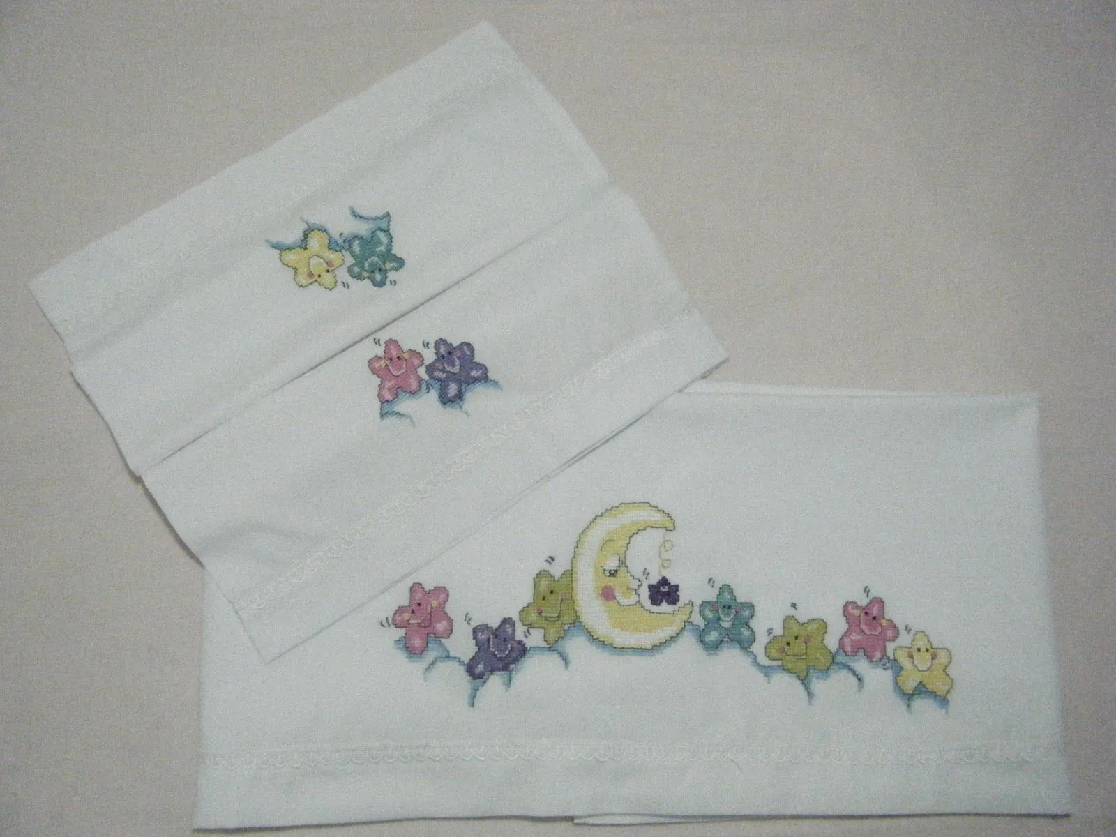 ... este precioso juego de cuna a punto de cruz de estrellas con la luna ... este precioso juego de cuna a punto de cruz de estrellas con la luna
