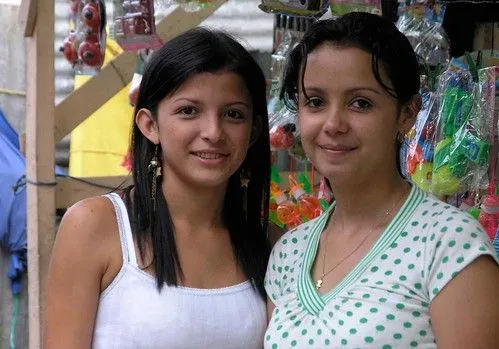 2 pretty girls - 2 muchachas bonitas; Sensuntepeque, Cabañas, El ...